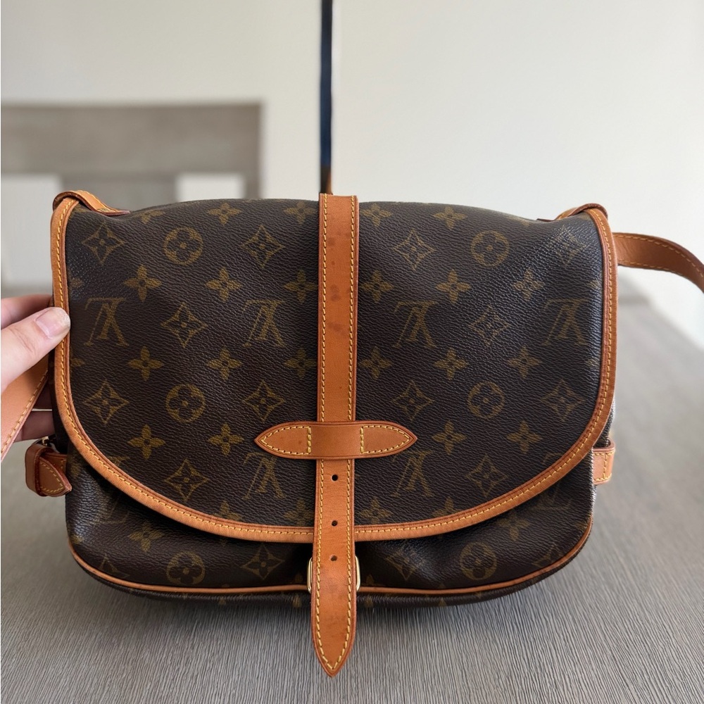 LV Saumur 30 - Picture 3 of 8